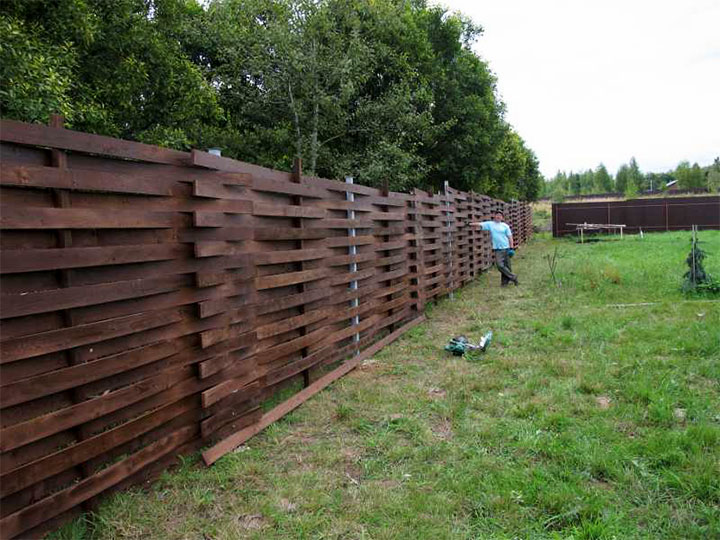 Забор из дерева в виде плетенки - Статья